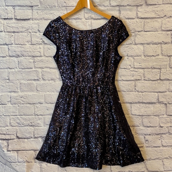 B Darlin Navy Blue Sequin Cap Sleeve Fit and Flare Formal Party Dress Size 11/12 - Picture 1 of 15